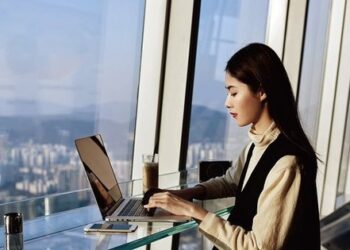 Nỗi khổ tâm của Gen Z: Chăm chỉ học tập và làm việc nhưng chẳng rõ mục đích sống của mình là gì, nên thành ra không hạnh phúc?