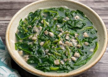 Loại rau bình dân mùa hè là “kho báu” vitamin C, hạ đường huyết hiệu quả, bổ máu, giàu canxi: Chợ Việt bán đầy