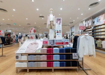 Hành trình 40 năm của Uniqlo: Từ một cửa hàng nhỏ đến hệ thống 2.400 cửa hàng trên toàn cầu