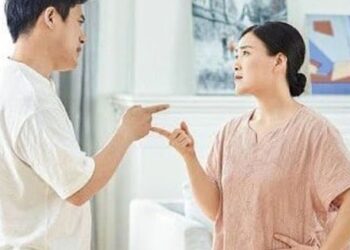 Không có tiền đưa con đi nghỉ lễ, tôi bị chồng đay nghiến là đàn bà vô dụng