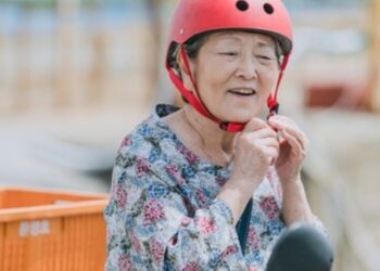 Xót xa “người bà quốc dân”: 67 năm đóng phim không nghỉ nuôi 3 con, tuổi 86 vẫn cống hiến để chăm cháu bị bại liệt