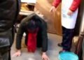 Bà mẹ đơn thân phá sản vì dốc hết tiền cho con đi du học, vụ việc sau đó khiến nhiều người thốt lên: Vô lý không chịu nổi!