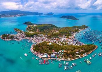 Phát hiện hòn đảo hoang sơ ít người biết biệt lập giữa biển Nha Trang, cách đất liền chỉ 15 phút đi ca nô