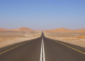 Xẻ ngang sa mạc, Saudi Arabia xây dựng công trình như phim viễn tưởng: Dải bê tông nhựa thẳng tắp dài 240 km, không khúc quanh, không ngã rẽ, lập Kỷ lục Guinness Thế giới