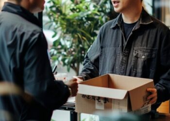 Sếp cũ hỏi vay tiền, tôi cho luôn, ngày hôm sau nhận cuộc gọi từ thư ký của sếp mà bất ngờ: Cái giá của bữa ăn 3 triệu
