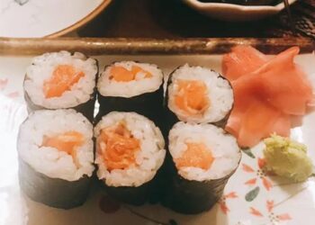 Sushi, cơm cuộn vừa ngon vừa tiện nhưng ăn vào mùa hè càng cần chú ý 3 điều quan trọng để tránh ngộ độc