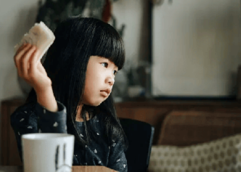 Cha mẹ mải mê với “hiệu ứng đuổi rắn”: Rất kém hiệu quả với con cái mình