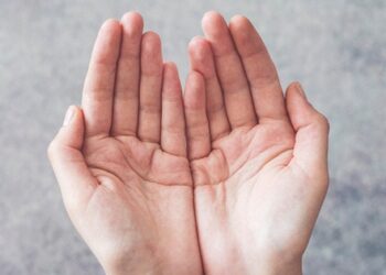 Lòng bàn tay cũng dự báo được tuổi thọ một người? Bác sĩ nói thẳng: Người sống trường thọ thường có 3 đặc điểm này