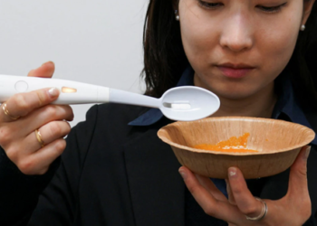 “Ông trùm” ngành bia Nhật Bản mở bán chiếc thìa điện tử ngăn đột quỵ: Người dùng cảm nhận được vị mặn khi ăn mà không cần thêm muối, kỳ vọng sẽ có 1 triệu khách hàng