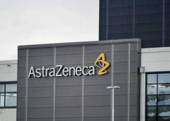 Năm tam tai của AstraZeneca: Sau bê bối vắc xin Covid-19 gây đông máu, “ông lớn” ngành dược nước Anh bị phạt 107,5 triệu USD vì ăn cắp bản quyền thuốc ung thư của Pfizer