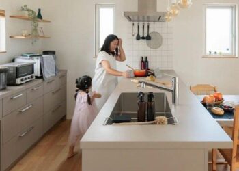 Căn bếp của 3 bà nội trợ Nhật Bản cực kỳ gọn gàng và có khả năng lưu trữ tuyệt vời