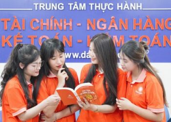 Một trường đại học cam kết giới thiệu việc làm cho 100% sinh viên, đào tạo một ngành có lương đăng tuyển trung bình là 1.115 USD