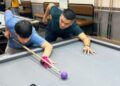 Nữ diễn viên đăng ảnh con trai cùng chơi bi-a với một người, nghe danh tính ai nấy đều khen: Đúng là biết dạy con