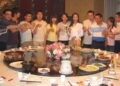 Đi họp lớp, 25 người ăn tối hết 35 triệu đồng, gọi toàn món đắt, đến lúc chia tiền thanh toán thì không ai chịu: Tôi bật khóc, ngậm ngùi trả hết hoá đơn!
