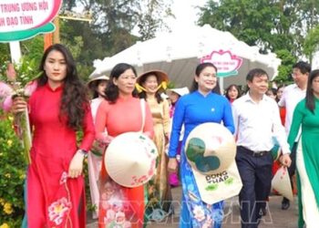 Đồng Tháp: 5.500 phụ nữ diễu hành áo dài mừng sinh nhật Bác