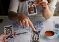 Tin theo bói bài Tarot, cô gái 25 tuổi không dám làm 1 việc, kết quả phải nhập viện điều trị tâm thần