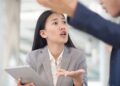 Chuyên gia Harvard mách nước cách đối phó với đồng nghiệp khó chịu: Không làm lơ, không đối đầu, người EQ cao dùng giải pháp này
