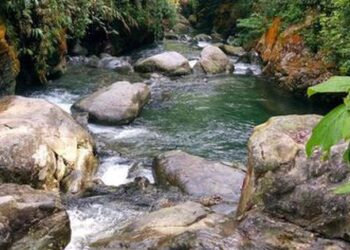 Phát hiện con suối có cái tên rùng rợn, là điểm đến thiên nhiên hoang dã, tránh nóng lý tưởng, chỉ cách Hà Nội 100km