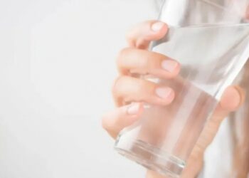 4 triệu chứng sau khi uống nước là “lời cầu cứu” từ thận của bạn