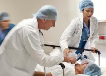 Người đàn ông đột quỵ 3 lần trong 2 năm, hôn mê sâu: BS nói nguyên nhân đến từ 1 sai lầm “chí mạng”