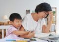 Mẹ đơn thân ở TP.HCM chia sẻ mức học phí hàng tháng của con trai, một giám đốc vào bình luận: Sang hơn cả con tôi!