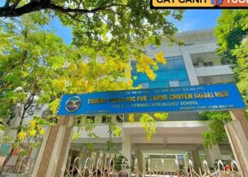 Ngoài Amsterdam, đây là ngôi trường chuyên cấp 3 được khao khát nhất Hà Nội: Vừa tăng học phí gấp 4 lần, có lớp tỉ lệ chọi cao đến 1:21