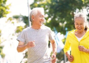 Chẳng lo trước, ắt khổ sau, lúc nằm trên giường bệnh mới ngỡ ngàng: Chuẩn bị 3 điều này càng sớm, tuổi già càng hạnh phúc vui tươi