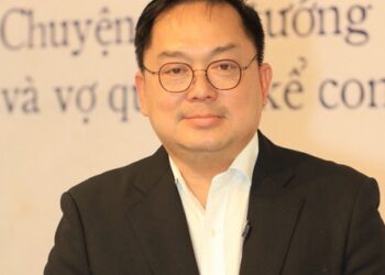 Lần đầu tiết lộ: Ông Hoàng Nam Tiến kể về ba mẹ với nhiều điều PHI THƯỜNG chuẩn ‘soái ca’, ‘tổng tài’ khiến giới trẻ ‘mắt tròn, mắt dẹt’