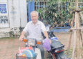 Ngày đầu thi lớp 10 ở Hà Nội: Xúc động hình ảnh phụ huynh 80 tuổi dậy từ 5h15 sáng để đưa con đi thi