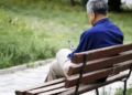 Năm 61 tuổi, tôi mang về một bé trai, bị vợ và 3 con gái nói như tát nước vào mặt – 15 năm sau chúng tôi được nhờ bởi con nuôi