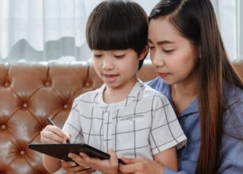 Xuất hiện 1 bảng chi phí học hành khiến người lạc quan nhất cũng toát mồ hôi: Liều vậy sao mà “trụ” nổi?