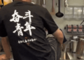 Mixue lao đao vì clip nhân viên rửa chân trong bồn nước pha chế, lời giải thích sau đó bất ngờ được ủng hộ