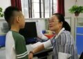 Nửa đêm nhận tin nhắn của phụ huynh, cô giáo đọc xong lập tức xin nghỉ dạy: Sau này tôi không làm giáo viên nữa!