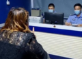 Theo dõi kế toán trưởng lén vào công ty chuyển 180 triệu đồng cho ai đó, kế toán viên báo cảnh sát ngay: chiêu lừa đảo 750 triệu bị vạch trần, 2 người bị bắt