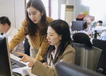 Nhiều người trong ngành marketing, tài chính… sắp mất việc, chuyên gia chỉ ra định nghĩa mới cho “việc làm ổn định”