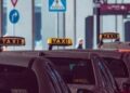 Trễ chuyến bay 1 phút do taxi chậm 8 phút, cô gái kiện đòi bồi thường