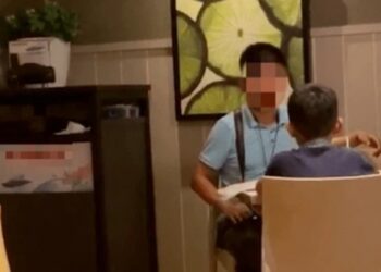 Cuộc trò chuyện giữa cha và con gái trong quán ăn nhận ngàn lời khen: Đứa trẻ này lớn lên sẽ rất thành công!