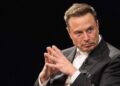 Elon Musk dọa cấm nhân viên sử dụng iPhone, Macbook