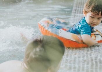 5 nguyên tắc phụ huynh phải khắc cốt ghi tâm khi cho trẻ xuống nước