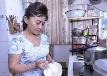Nữ giúp việc 46 tuổi hàng tháng được trả 26 triệu, bao ăn ở: Tưởng việc nhẹ lương cao nhưng không phải!