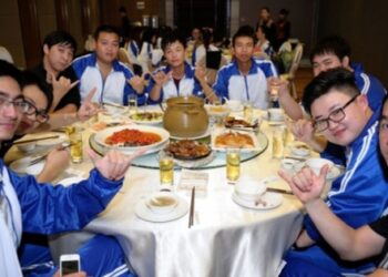 Họp lớp mỗi người được yêu cầu đóng 7 triệu, 6 người trực tiếp rời nhóm: Hết tiệc, họ đều hối hận không thôi