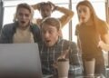 Gửi email mời cưới cho 6.000 đồng nghiệp kèm số tài khoản, cô gái gây tức giận