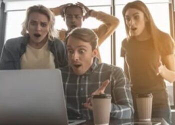 Gửi email mời cưới cho 6.000 đồng nghiệp kèm số tài khoản, cô gái gây tức giận