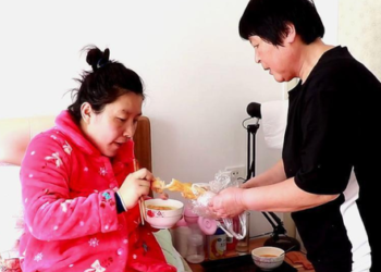 Chị chồng kiếm cả tỷ đồng, anh chồng sở hữu 2 công ty, vậy mà mẹ vẫn nhất quyết sống với vợ chồng tôi: Tôi hậm hực lắm, 5 năm sau mới biết dụng ý!