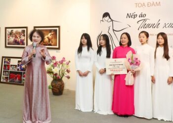 Cần đẩy mạnh văn hóa mặc áo dài trong đời sống đương đại