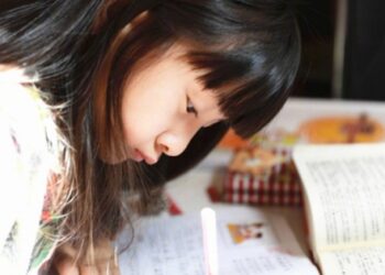 Cháu gái nhờ giải bài toán lớp 2 trong sách giáo khoa, ông nội tức giận nói “sai đề”: Sở GD&ĐT phải vào cuộc