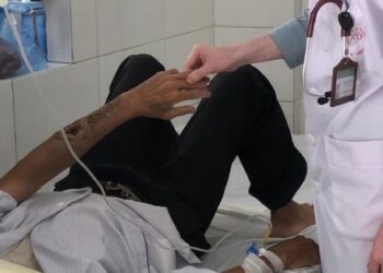 Người đàn ông phỏng rộp cánh tay do mắc 1 sai lầm khi dùng thuốc: Bác sĩ cảnh báo nguy cơ