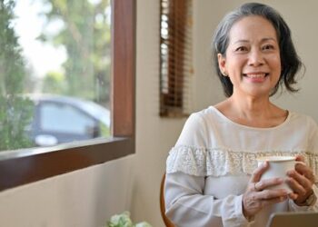 Tôi 55 tuổi, đã nghỉ hưu, ly hôn, quyết bán nhà 7 tỷ đồng và về ở với bố mẹ: Được chăm sóc bố mẹ ‘toàn thời gian’ thật hạnh phúc!