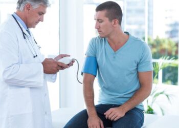Biết chồng mắc ung thư, vợ nói một câu không ai ngờ tới: May mắn là chồng không nghe theo