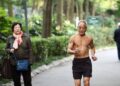 Càng đi bộ nhiều càng sống thọ? Bác sĩ nói thật: Có 5 dấu hiệu này khi đi bộ thì sức khỏe gặp nguy, nên kiểm tra càng sớm càng tốt